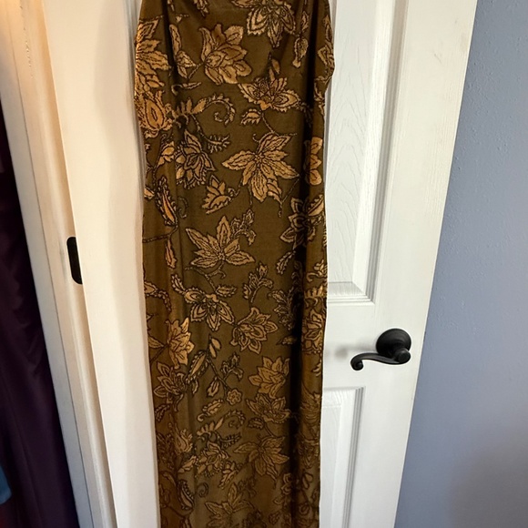 dresses - Picture 6 of 8